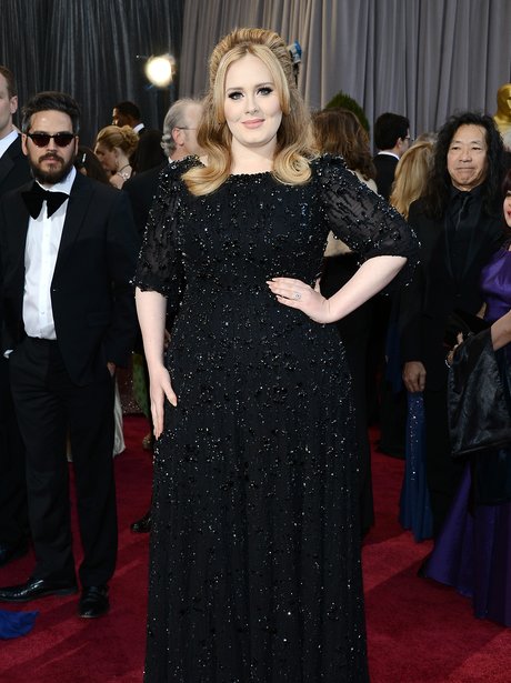 Adele wearing black dress as she arrives at the Oscars 2013