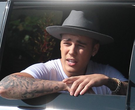 Justin Bieber rocks a Pharrell-style hat out in Miami Beach - This Week