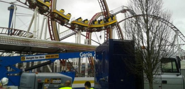 8 people stuck on rollercoaster