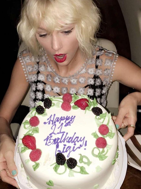 Taylor Swift bakes Gigi Hadid a birthday cake